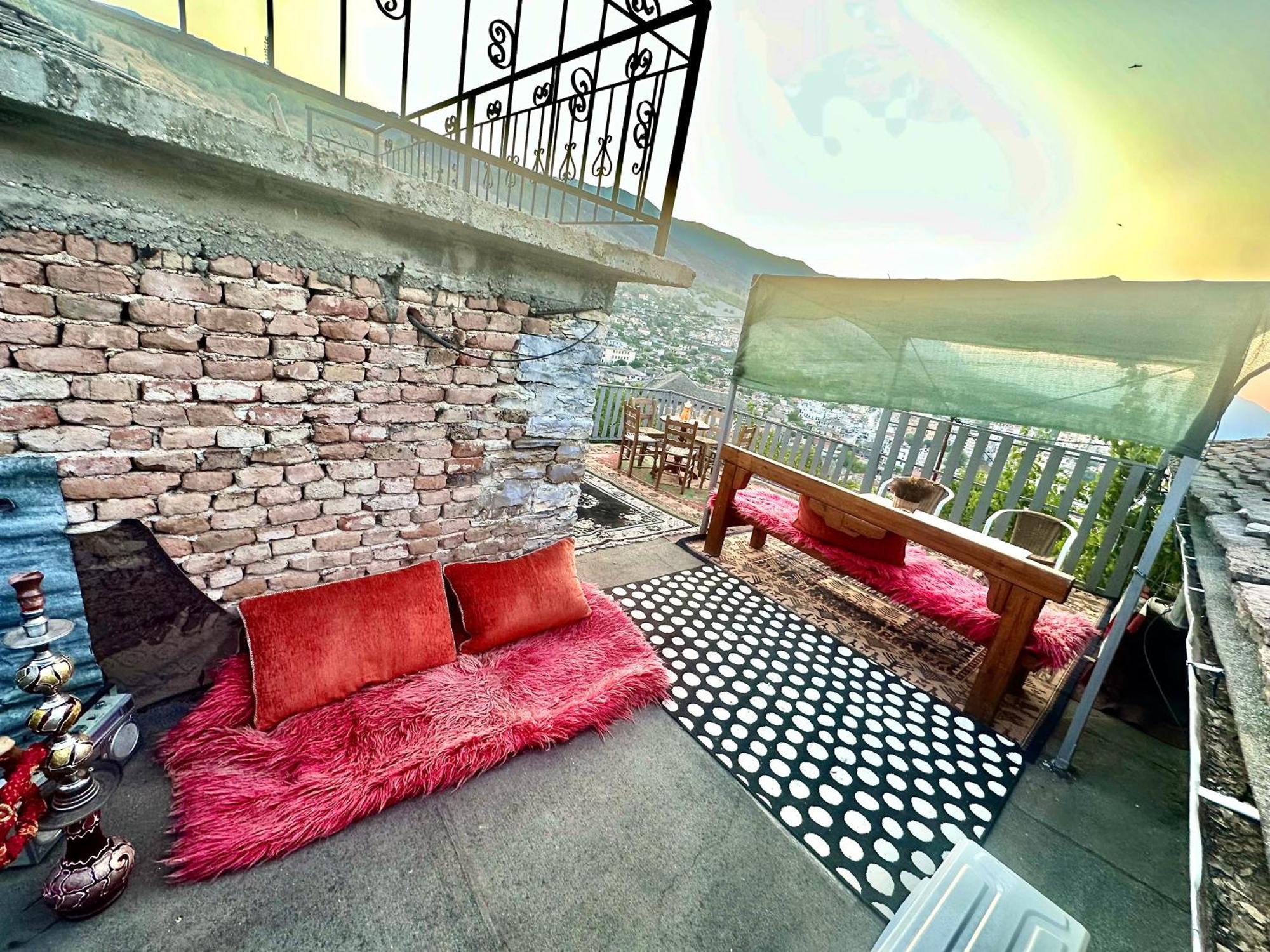 ホテル Grandpas House ジロカストラ エクステリア 写真